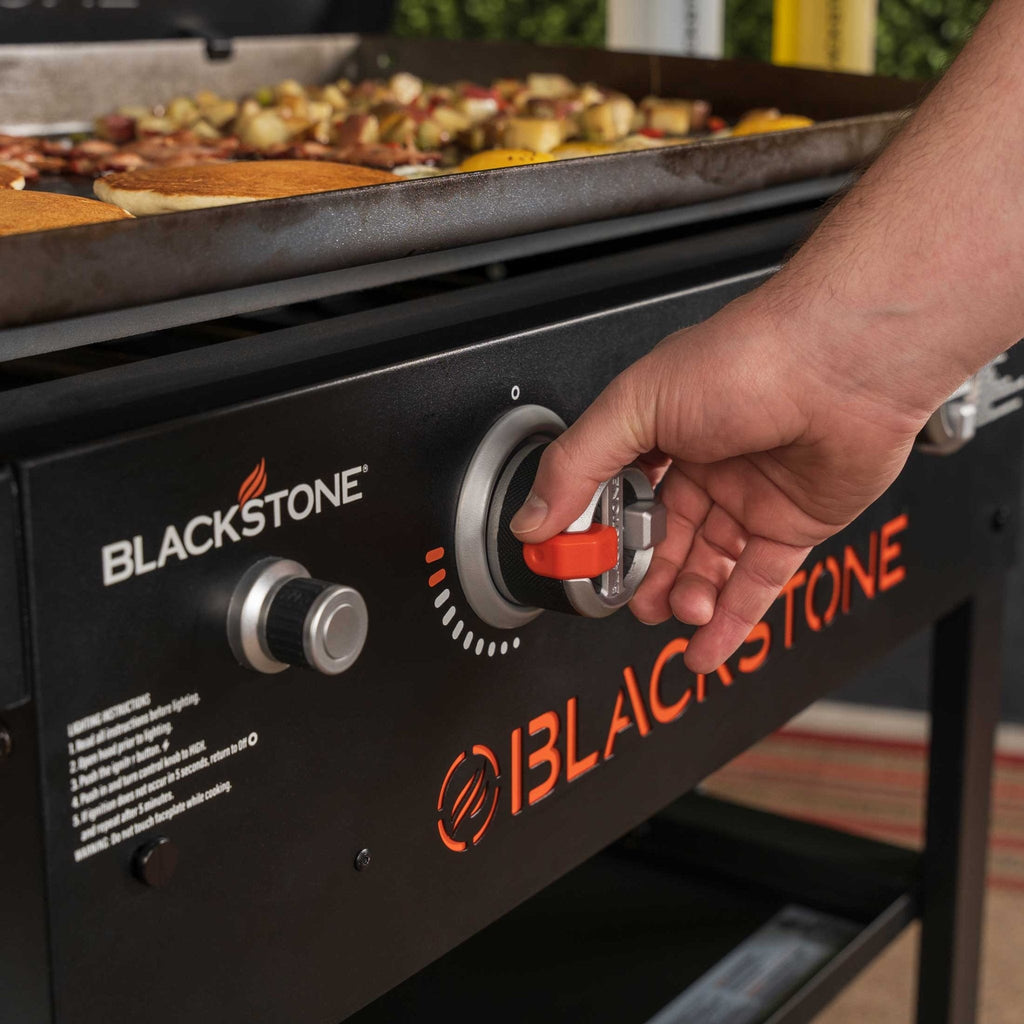 Blackstone 28 Inch Griddle With Hard Cover Bundle 30 Piece